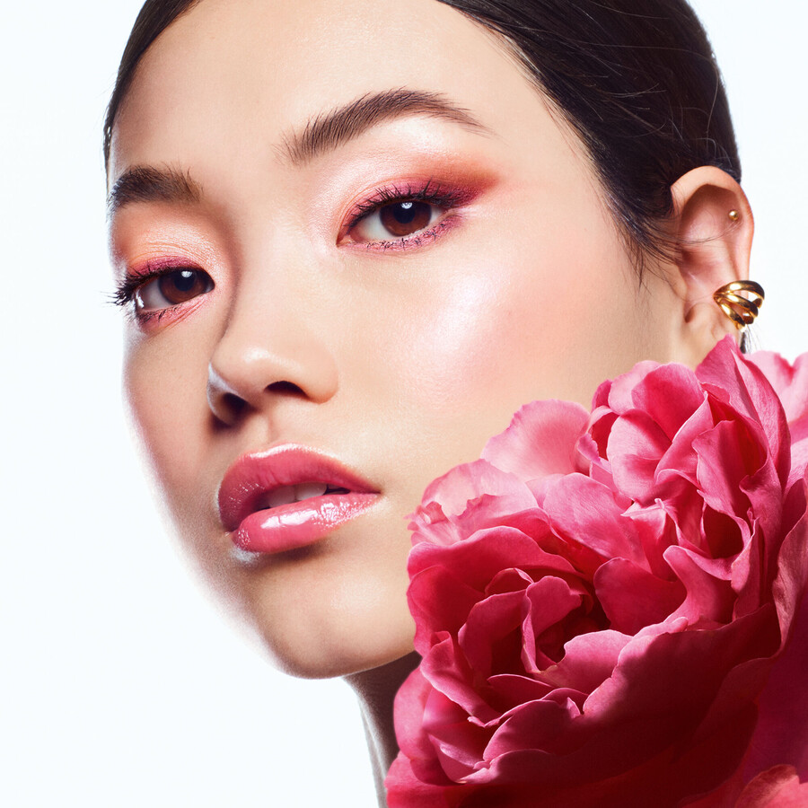 kisskiss bee glow oil ⋅ 92 natural-origin honey tint lip oil ⋅ guerlain